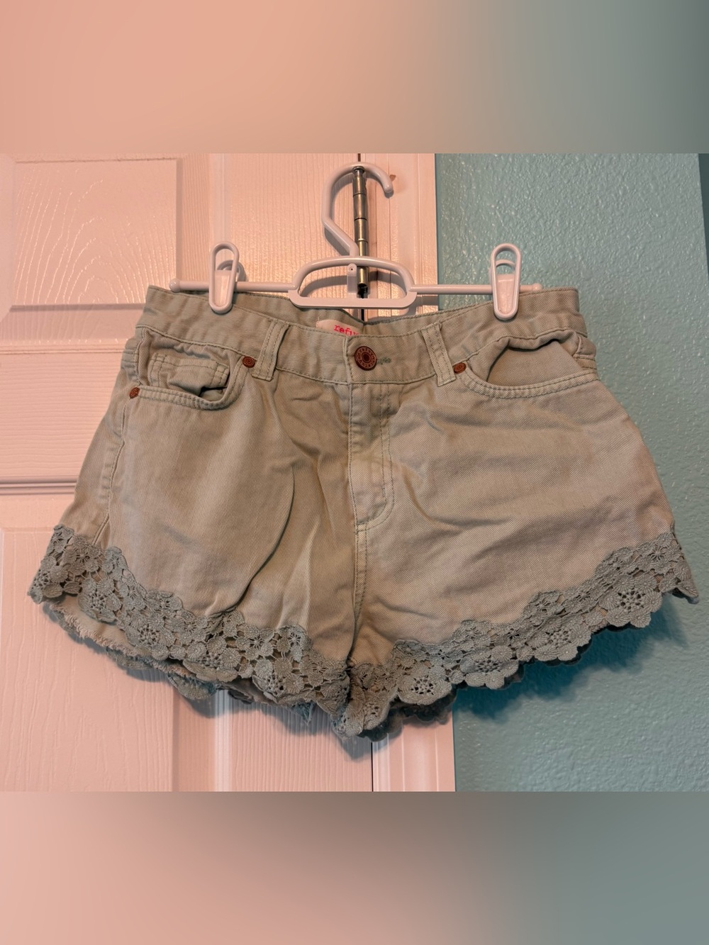 Refuge light mint Lace-Hem Women's Shorts